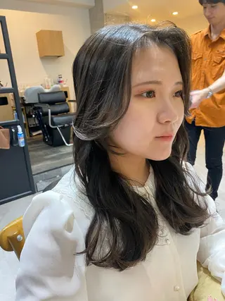 セミロング パーマ 似合う髪型見つけます AYAKAのヘアスタイル