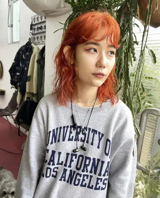 ロング カラー qiie ブリーチ ハイライトのヘアスタイル