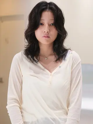 ミディアム (h)wim ウィムのヘアスタイル