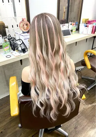 ロング カラー ヘアアレンジ ブリーチカラー特化 U-topia小島のヘアスタイル