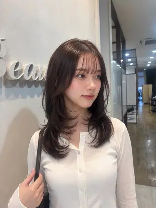 ミディアム reborn店長 🤍リルのヘアスタイル