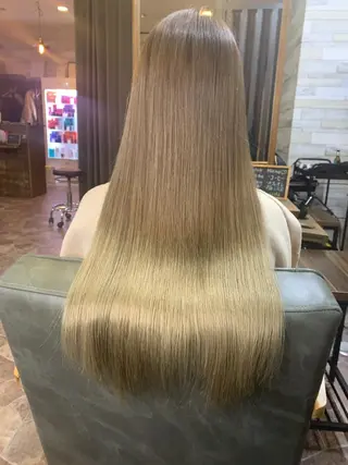 ロング Lilly 中谷友里のヘアスタイル