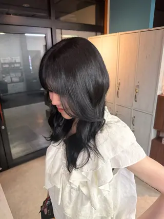 セミロング 奴賀 詩のヘアスタイル