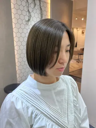 ショート カラー Viot 銀座 樋口 桃佳のヘアスタイル