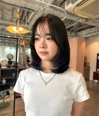 ミディアム カラー Miyu .のヘアスタイル
