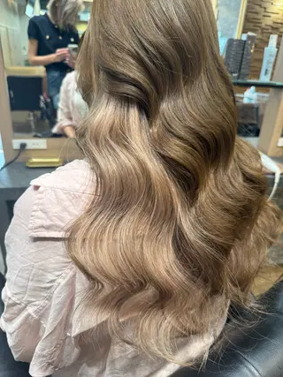 ロング RIEブリーチ& エクステ特化型のヘアスタイル