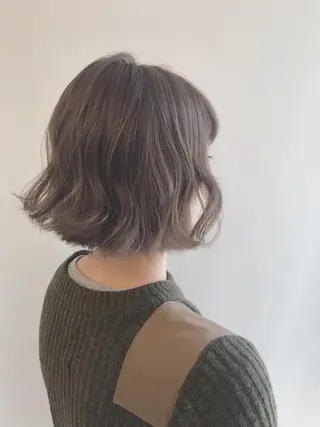 ショート カラー ぱつっとボブ/ 小野あかねのヘアスタイル