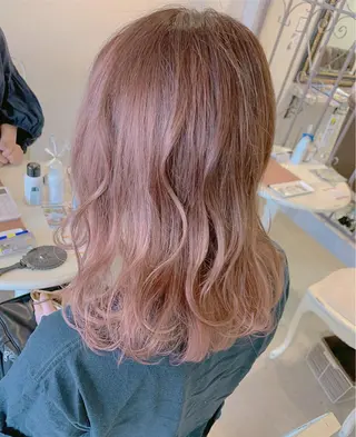 セミロング ハイトーンカラー♡ yuのヘアスタイル