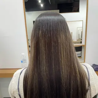 ロング ミルクティー× グレージュMOMOのヘアスタイル