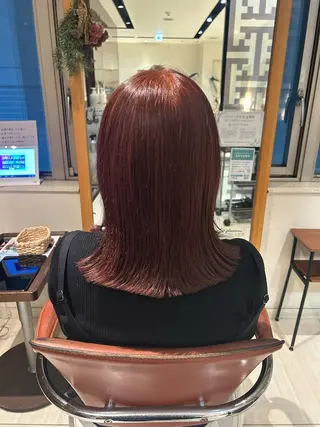 ミディアム カラー ウチイケ コハルのヘアスタイル