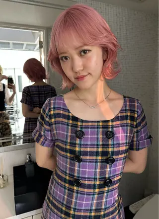 ミディアム カラー ヘアアレンジ MIYU/ケアブリ ーチカラー／デザインのヘアスタイル