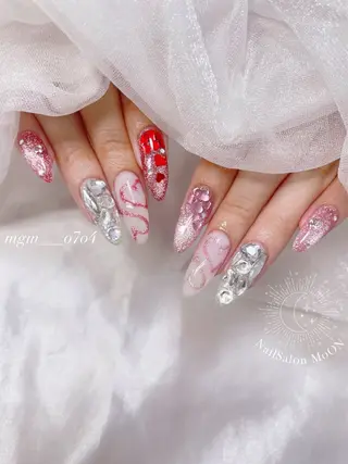 MoON...❤︎ MeGuのネイルデザイン
