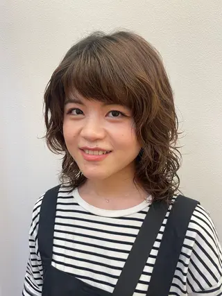ミディアム パーマ 梨子🐣艶カラー🌈 ダメージレス💖のヘアスタイル