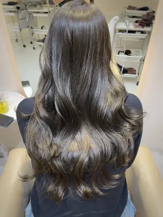 ロング MEI💫銀座 エクステ/艶カラーのヘアスタイル