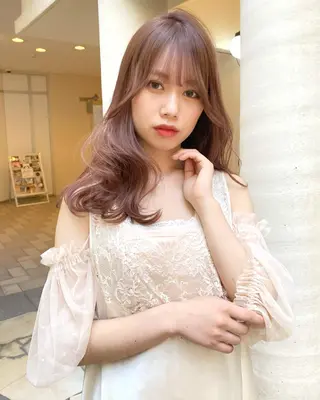 カラー mizuki/ピンク ベージュ.レイヤーのヘアスタイル