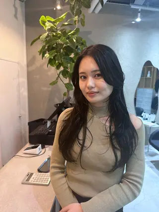 ロング カラー Shiro RENのヘアスタイル
