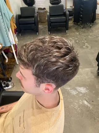カラー メンズ 鍋島 くるみのヘアスタイル