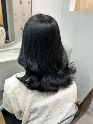 セミロング シガ ミクトのヘアスタイル