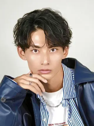 ミディアム パーマ メンズ カラー メンズ特化パーマ &カラー🔥小倉大和のヘアスタイル