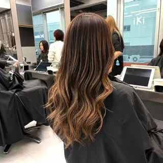 ロング 🫧バレイヤージュ/ ハイライト/ミズキのヘアスタイル