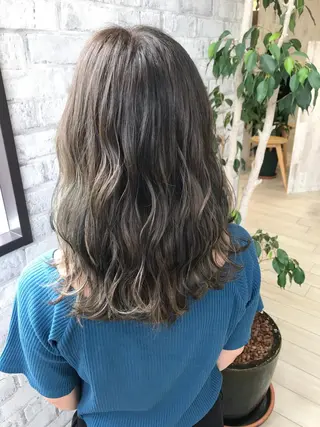 セミロング カラー Oopsレイヤー 加藤澄都のヘアスタイル