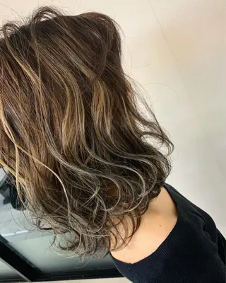 ミディアム 穐田 司樹のヘアスタイル