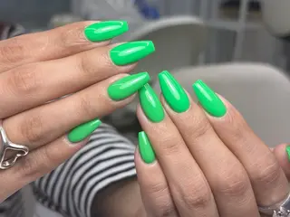 ロング カラー トゥー フエンのネイルデザイン