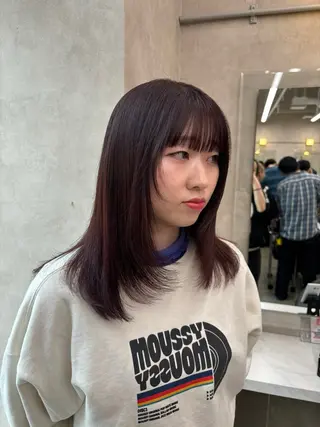 セミロング カラー 抜け感レイヤー︴ ニュアンスカラーのヘアスタイル