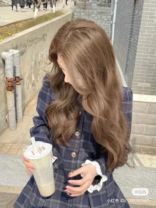 ロング カラー ハイトーンカラー 🦄レイヤーカットのヘアスタイル