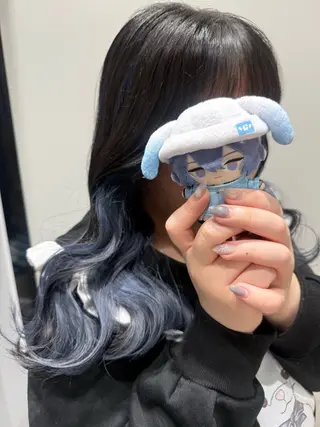 セミロング カラー インナーカラー 推し ブリーチ 髪質改善のヘアスタイル