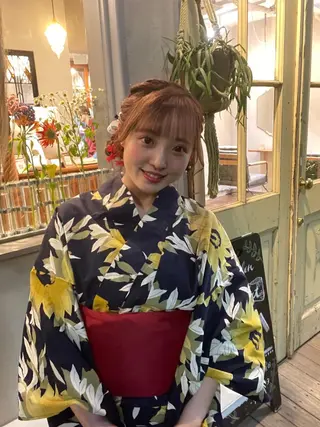 セミロング ヘアアレンジ KURIA/ブリ ーチ/ダブルカラーのヘアスタイル