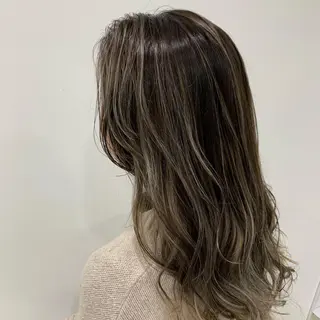 セミロング カラー マツオカ マコのヘアスタイル