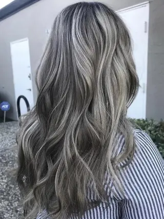 ロング カラー パーマ ヘアアレンジ Device ディバイスのヘアスタイル