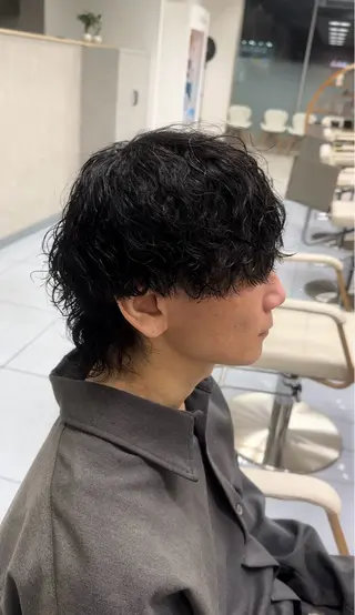 ショート パーマ メンズ 透明感ブラウンカラー 🫧レイヤー🩰好実のヘアスタイル