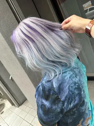 セミロング カラー ブリーチ特化🌈 MANATOのヘアスタイル