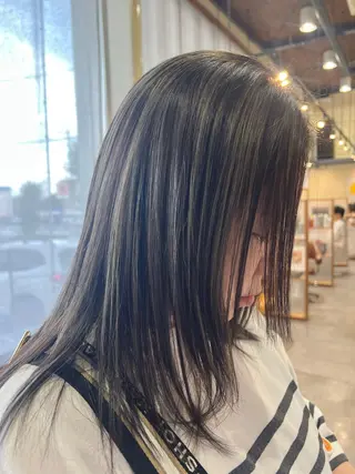 セミロング カラー 箕浦 萌華のヘアスタイル