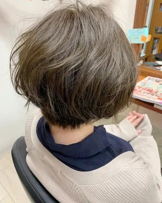 ショート カラー 黒崎 美乃里のヘアスタイル