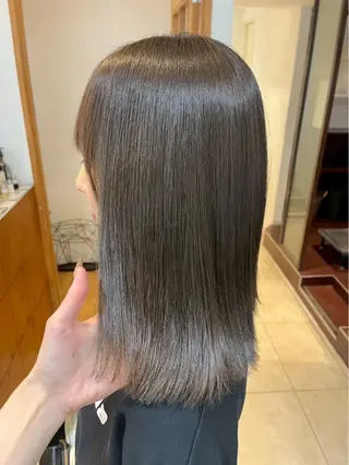 ミディアム カラー 七海 詩音のヘアスタイル