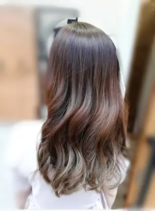 カラー セミロング 友谷 ルーカスのヘアスタイル