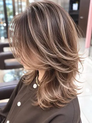 ミディアム カラー 菅野谷 琉那のヘアスタイル
