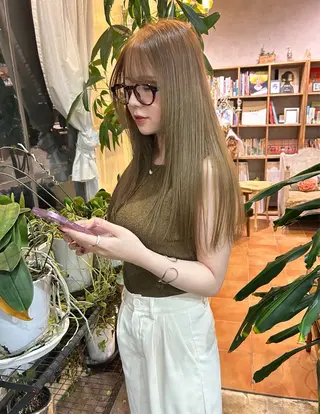 カラー MI KUのヘアスタイル