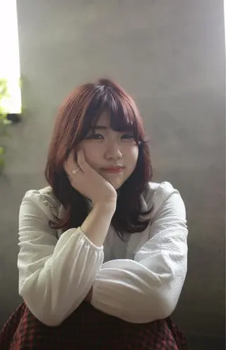 カラー 豊崎 左知のヘアスタイル