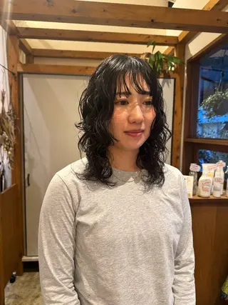 セミロング パーマ ENIF 大島 芽生のヘアスタイル