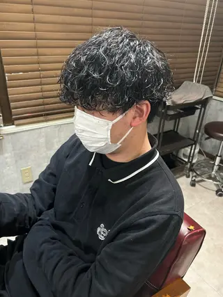 ショート パーマ メンズ 勝毛 広貴のヘアスタイル