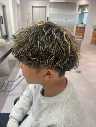 パーマ メンズ レイヤー似合わせ 透明感カラーりきやのヘアスタイル
