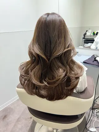 ロング カラー SOYON AYAKAのヘアスタイル