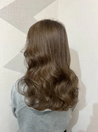 ロング カラー 吉野 瑳桜のヘアスタイル