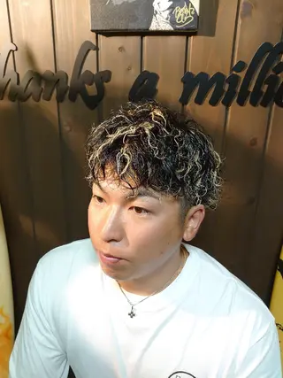 カラー パーマ メンズ 岡林 選のヘアスタイル