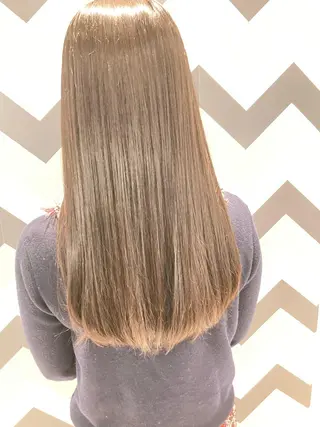 ロング 白髪ぼかし大人メンズ 根本零のヘアスタイル