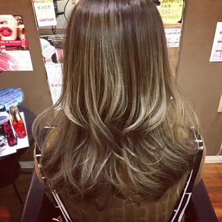 セミロング カラー パーマ ヘアアレンジ CALMHAIR 五十實淳のヘアスタイル